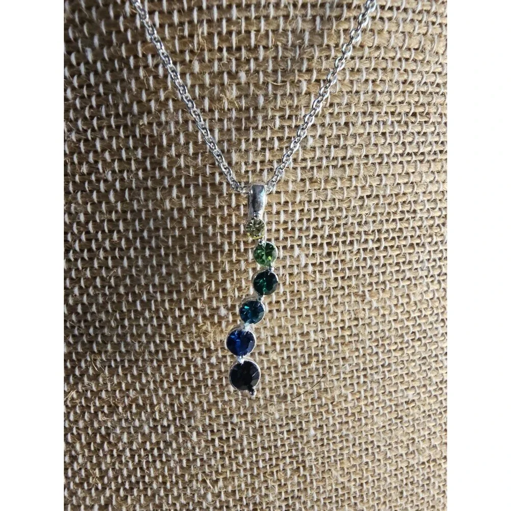 Avon Believe in Love Ombré Pendant Necklace Cool